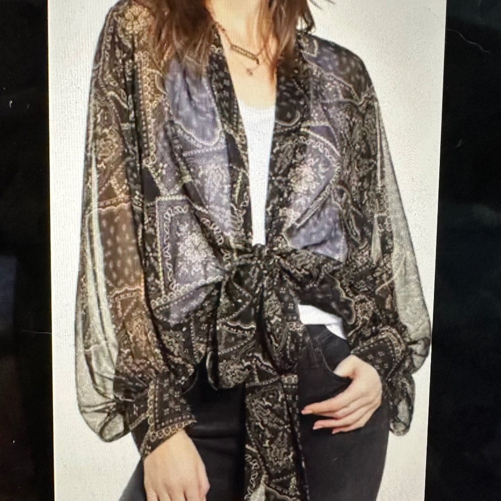 FREE PEOPLE  GOLDEN HOUR BANDANA PRINT TIE FRONT WRAP.